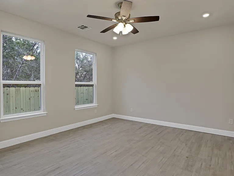 5618 Barkridge Dr — Photo 16