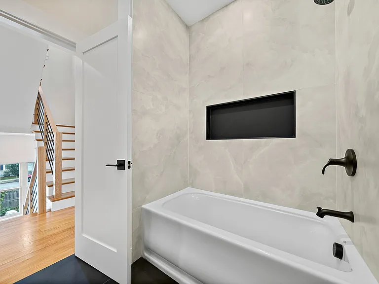 11 Jasset St #11 — Photo 33