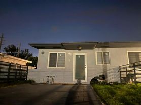 225 SW 76th Ct, Miami, FL