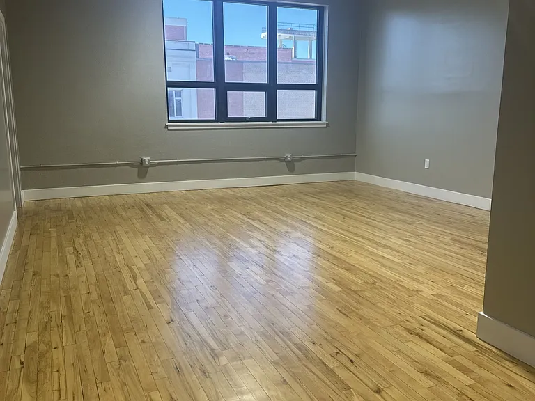 101-145 S Santa Fe Ave — Photo 4