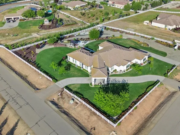 11815 Trailrider Dr, Elk Grove, CA 95624