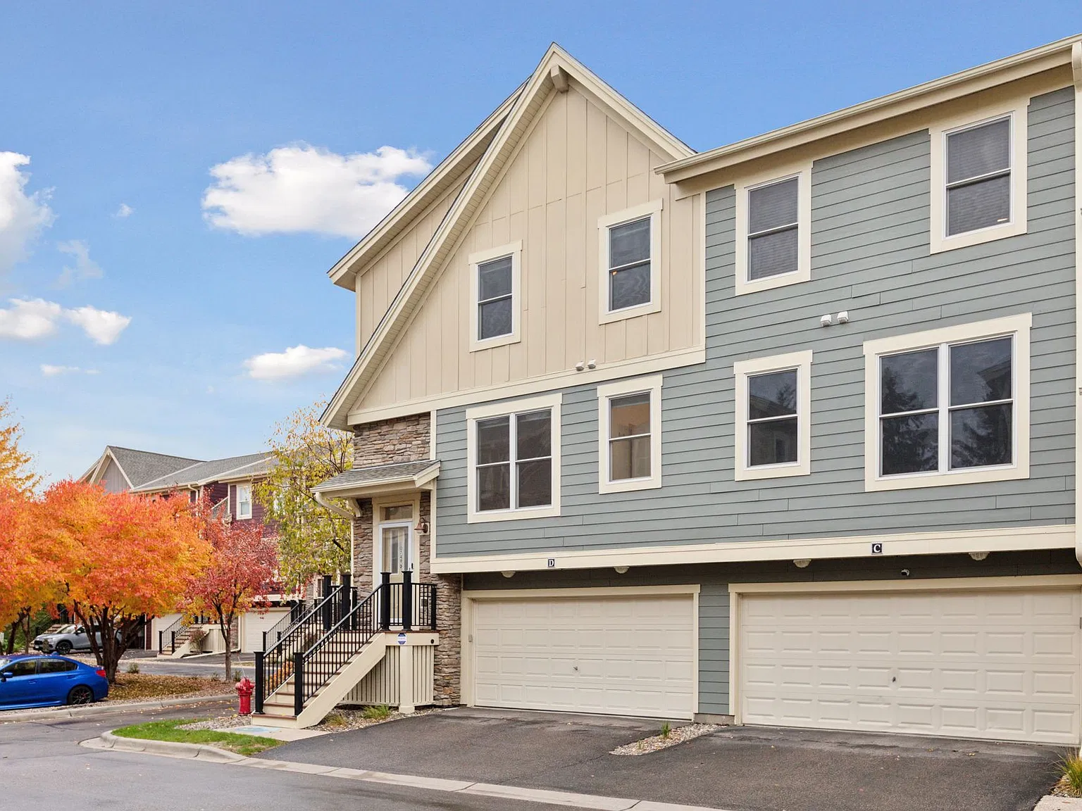 10749 Falling Water Ln — Photo 3