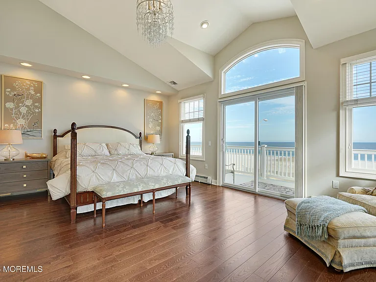 233 Beachfront #3 — Photo 8