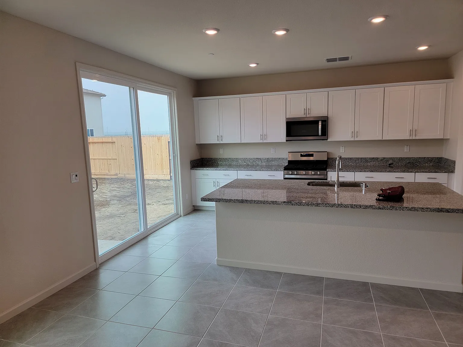 5 bed, 3.5 bath, 3247 sqft, $3,400 — Photo 4