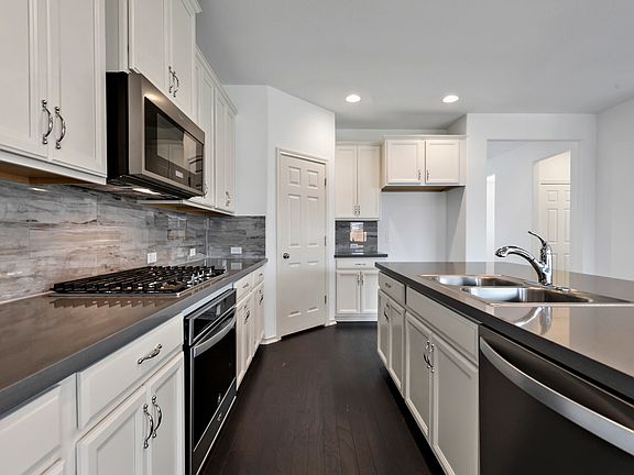 Mockingbird Park - Portsmouth Interior Image 4