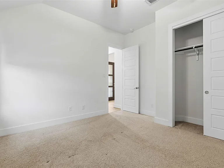 401 Sitlington Ln — Photo 21