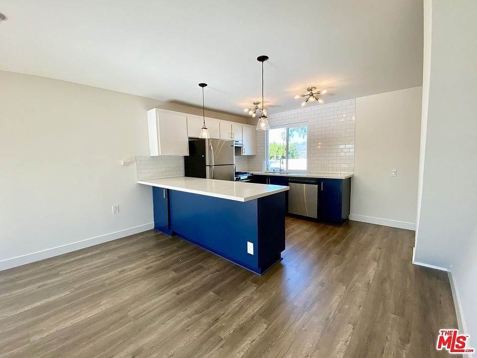 1st image of 2975 Waverly Dr #4