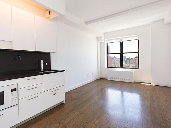 3rd image of 212 W 91st St APT 818