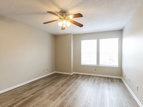 4th image of 2349 Collins Way