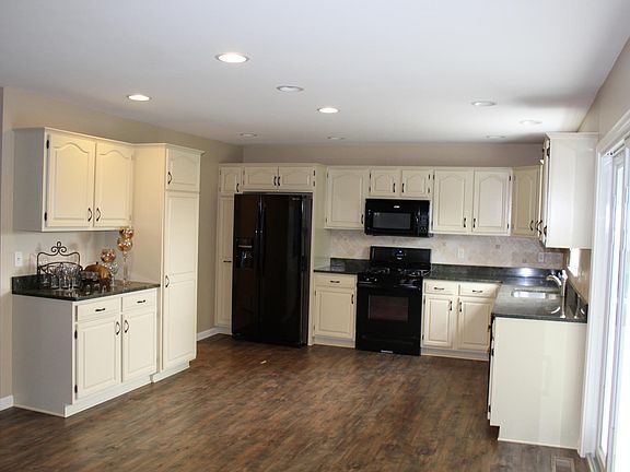 4th image of 659 Lohman Ave