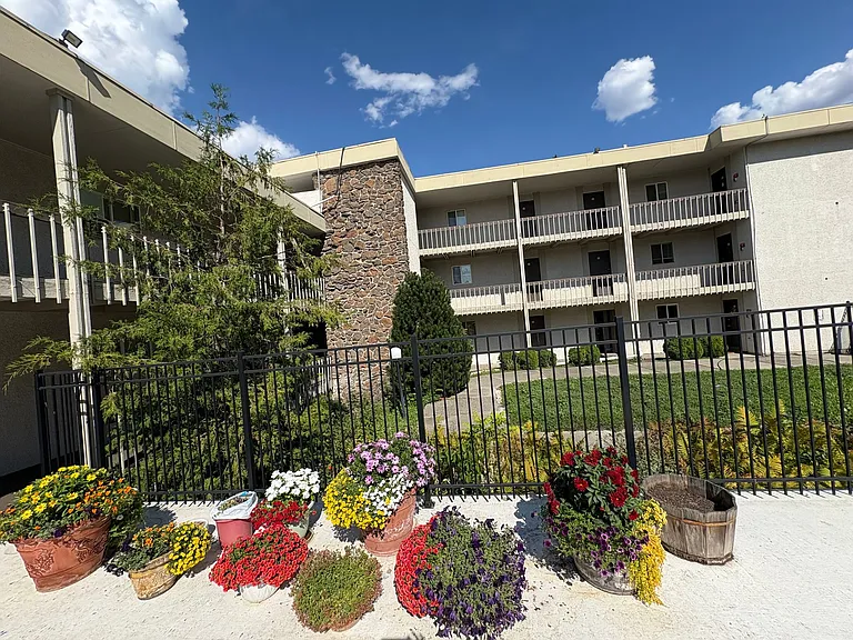 Fountain Terrace — Photo 9