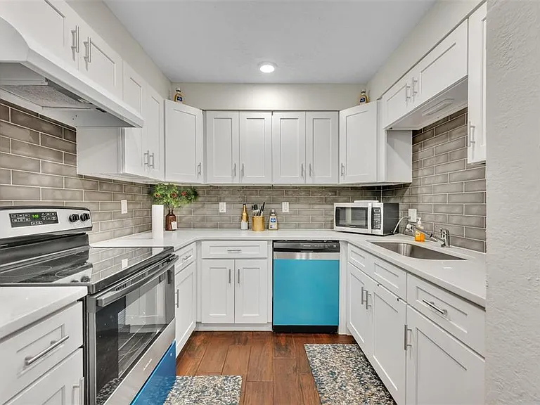 1221 Elinore Dr — Photo 9