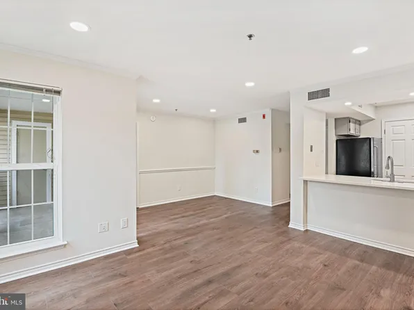 1524 Lincoln Way APT 307, Mc Lean, VA 22102