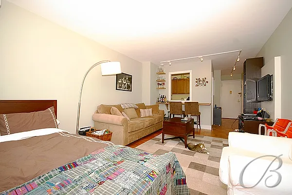 Sold by Bellmarc Realty | media 20