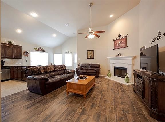 5th image of 1312 Glen Ct