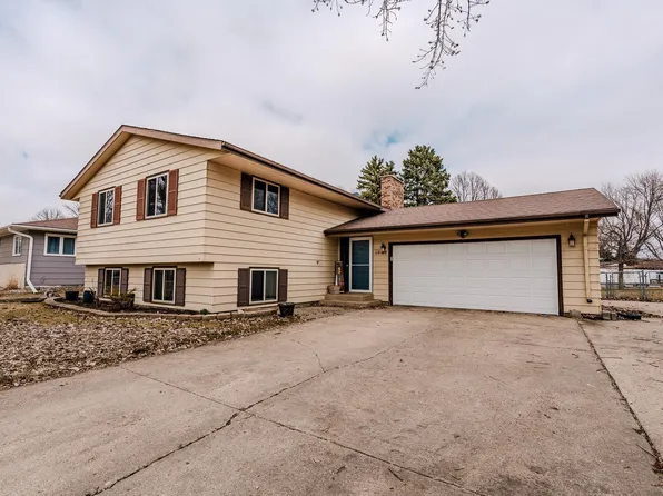 1607 American Way S, Fargo, ND 58103