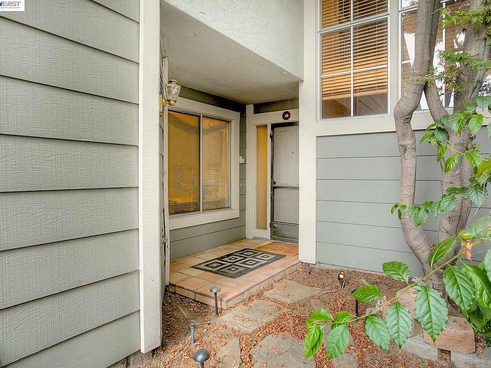 1st image of 2488 Dundee Ct
