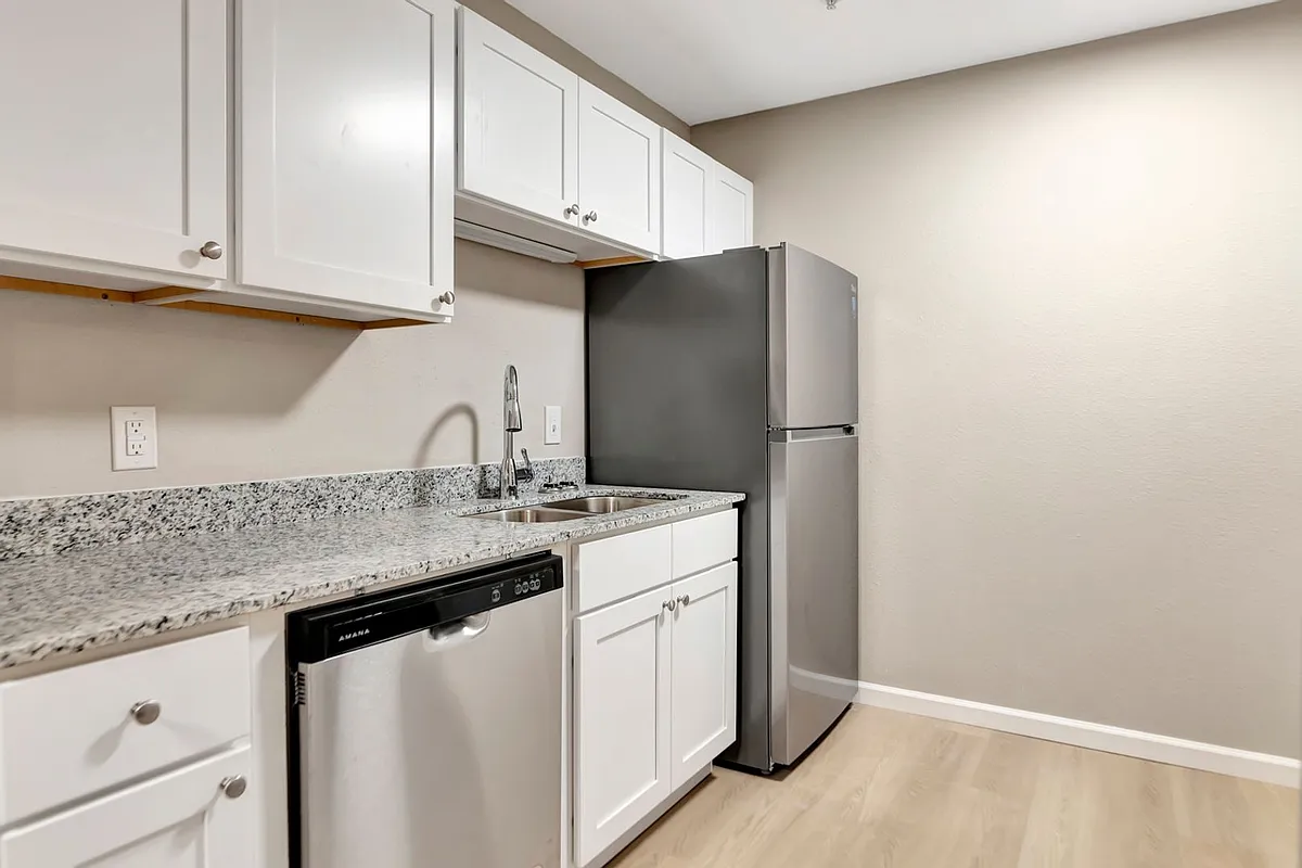 Building Photo - Creekside Apartments