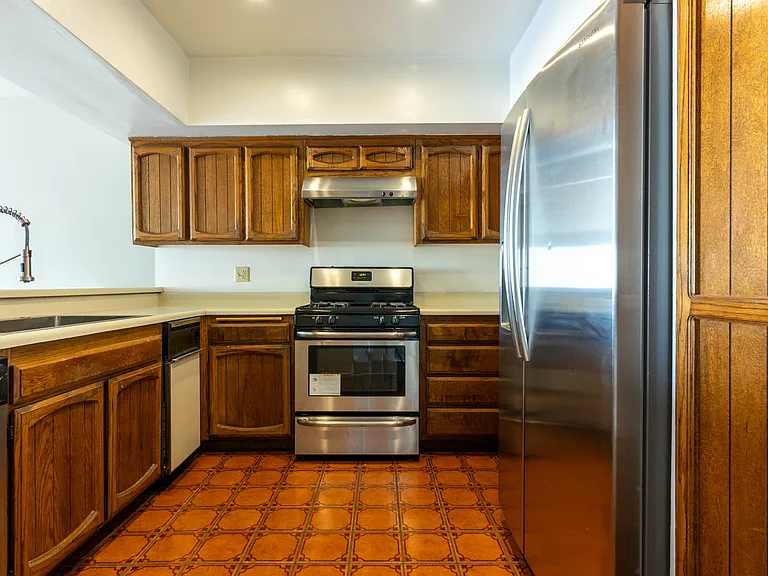5125 Harold Way #202 — Photo 31