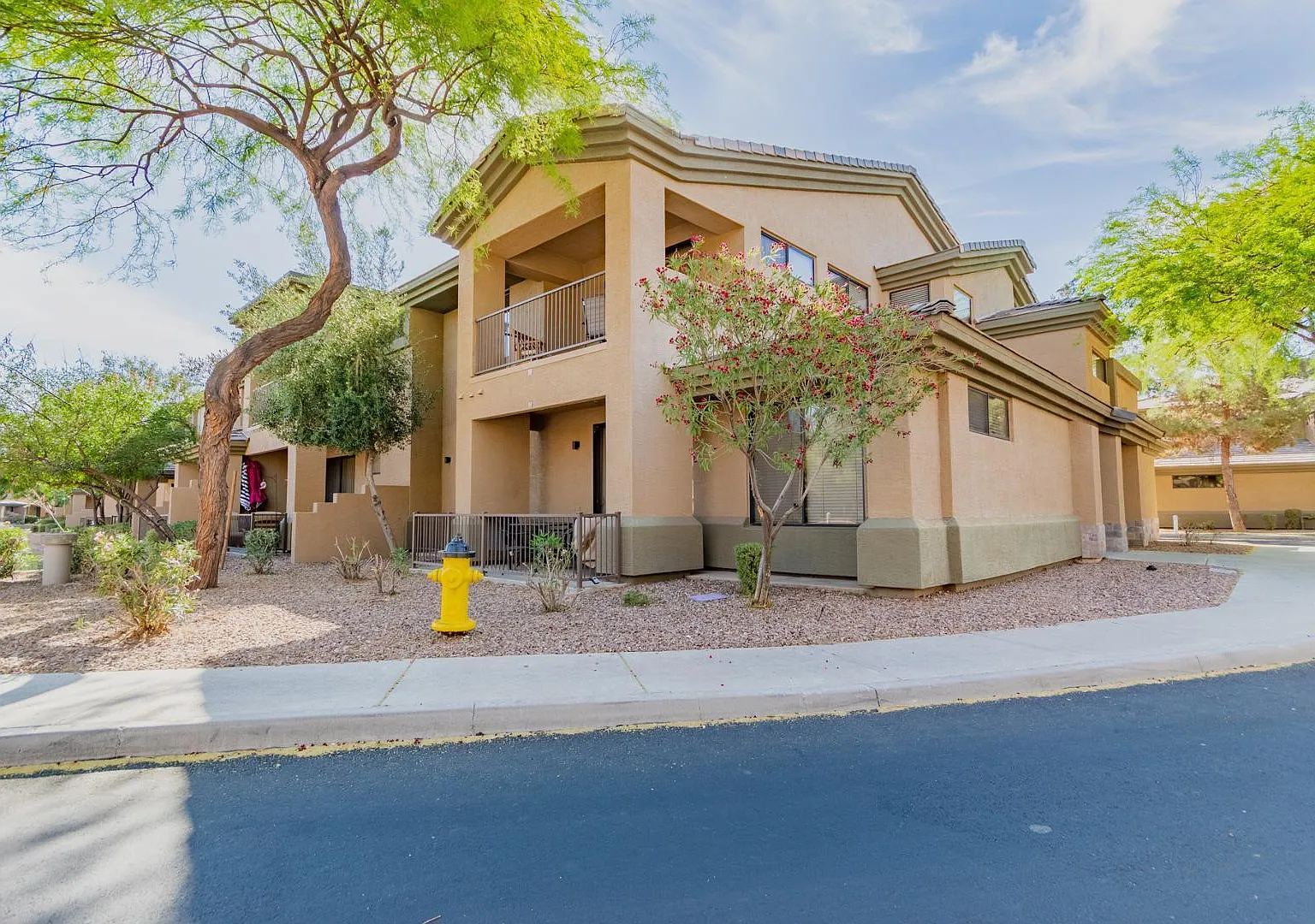 2 bed, 2.0 bath, 1244 sqft, $2,100 — Photo 2