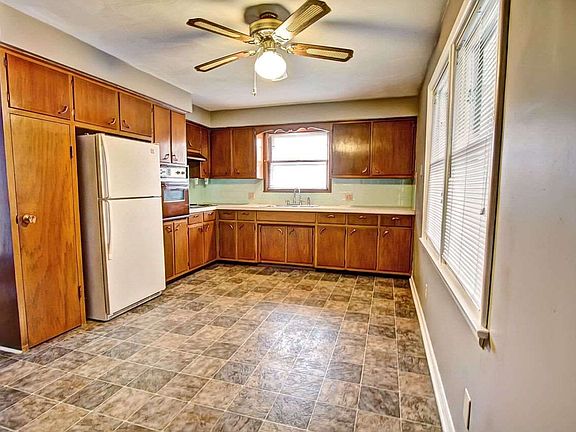 4th image of 463 Green Acres Dr