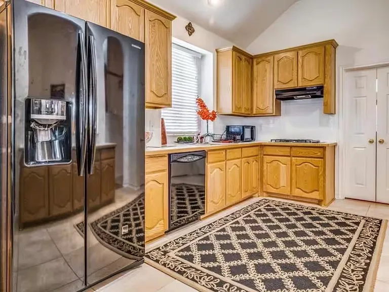 5231 Kathryn Dr — Photo 8