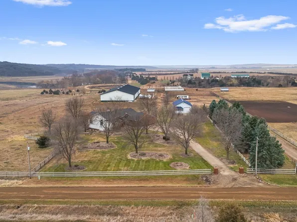 48381 277th St, Canton, SD 57013