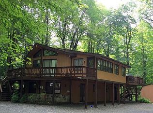 114 Tommys Ln, Pocono Lake, PA