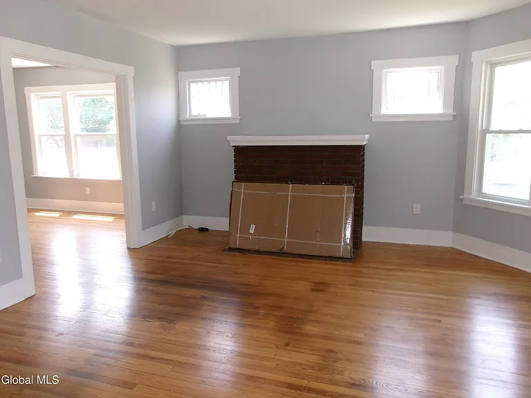 1338 Parkwood Blvd — Photo 5