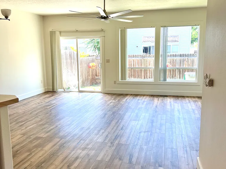 2125 S Amy Ave — Photo 16