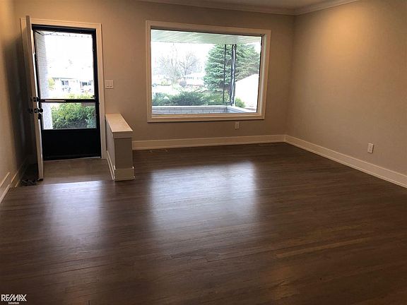 3rd image of 11833 Valleydale Ct