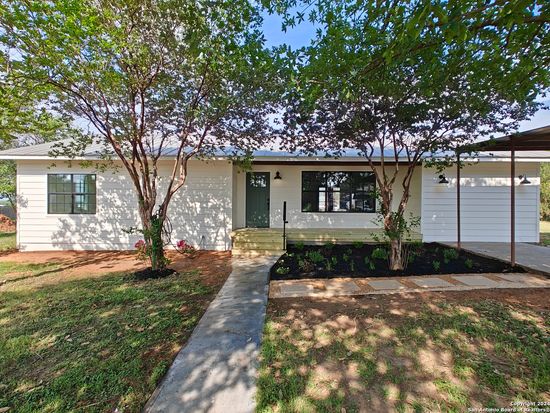 69 watson, Charlotte, TX 78011