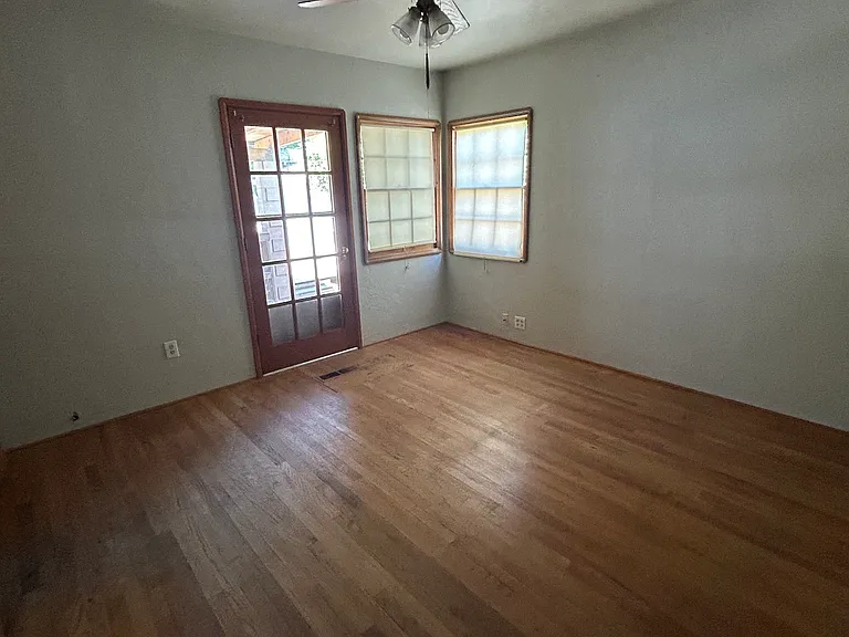 909 S Pleasant Ave — Photo 24