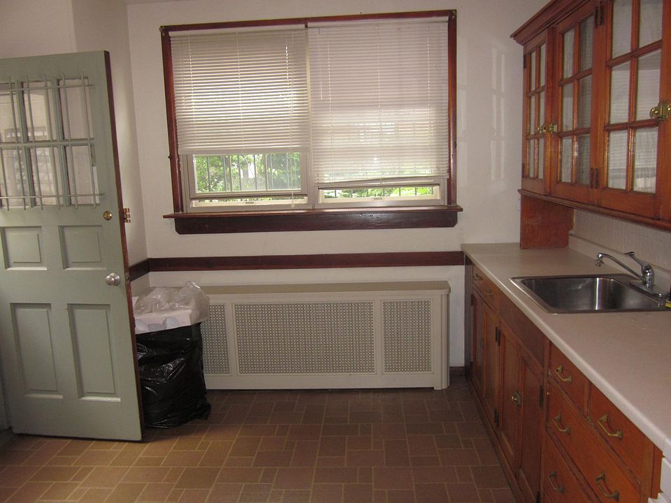 1st image of 914 S 10th St #1
