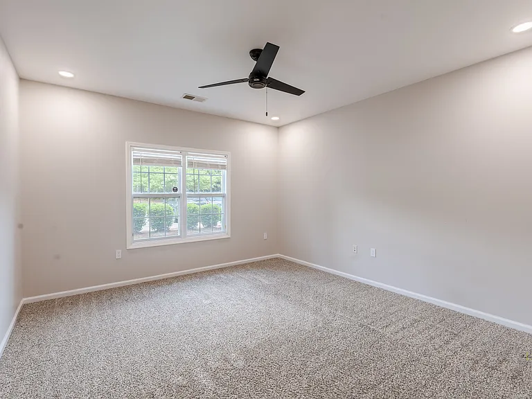635 Marshtree Ln #105 — Photo 9