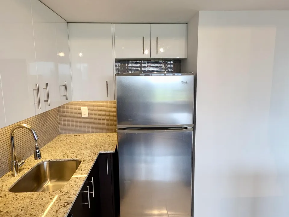 77 Saint Clair Ave E