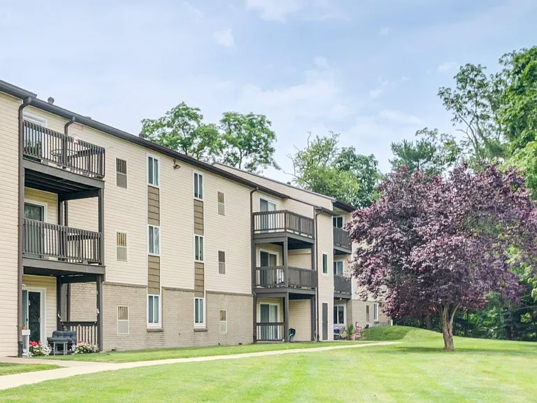 Squires Manor Apartment Homes — Photo 26