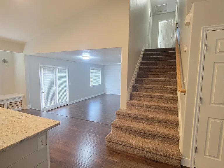 578 E 820 S — Photo 44