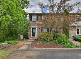 1098 N Hedgerow Dr, Allentown, PA 18103