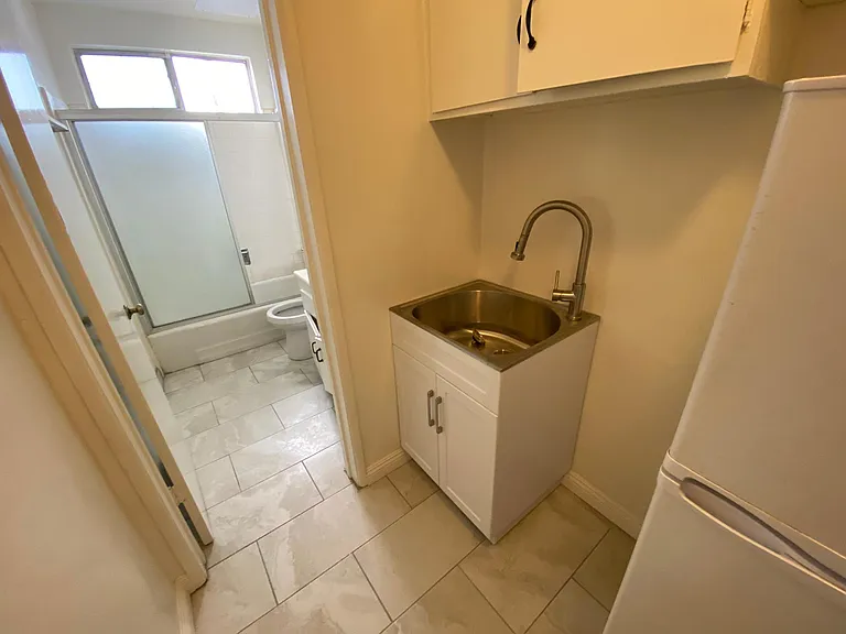 11706 Mayfield Ave #2 — Photo 3