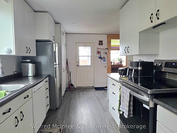 5th image of 10 Quebec Rd