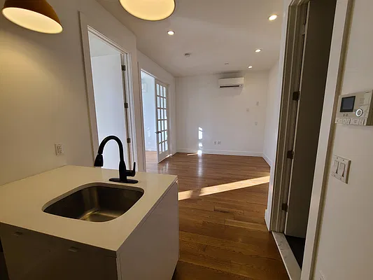 Rented by Lodger Corp | media 20