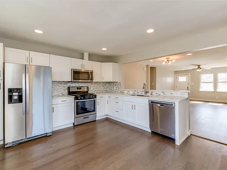 4702 Bandera Rd — Photo 3