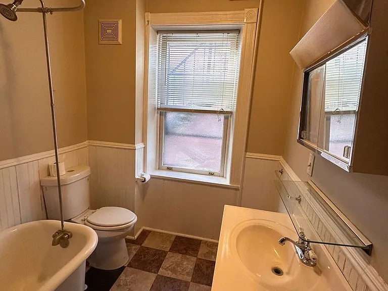 124 E Main St — Photo 5