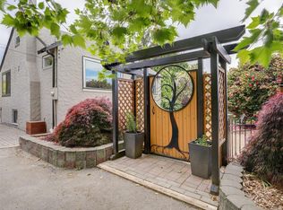 164 Saint Giles St S, View Royal, BC V9B 1M1