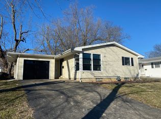 81 Glenview Dr, Decatur, IL 62521