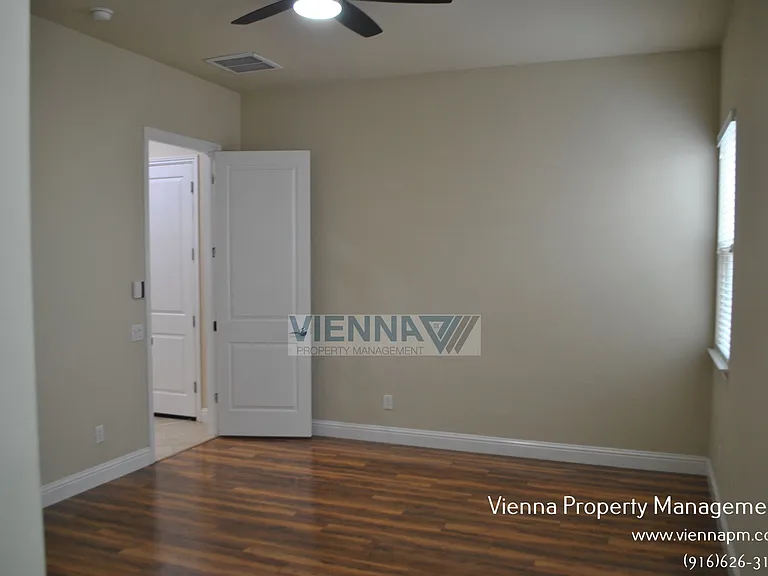 2101 Harpford Dr — Photo 15