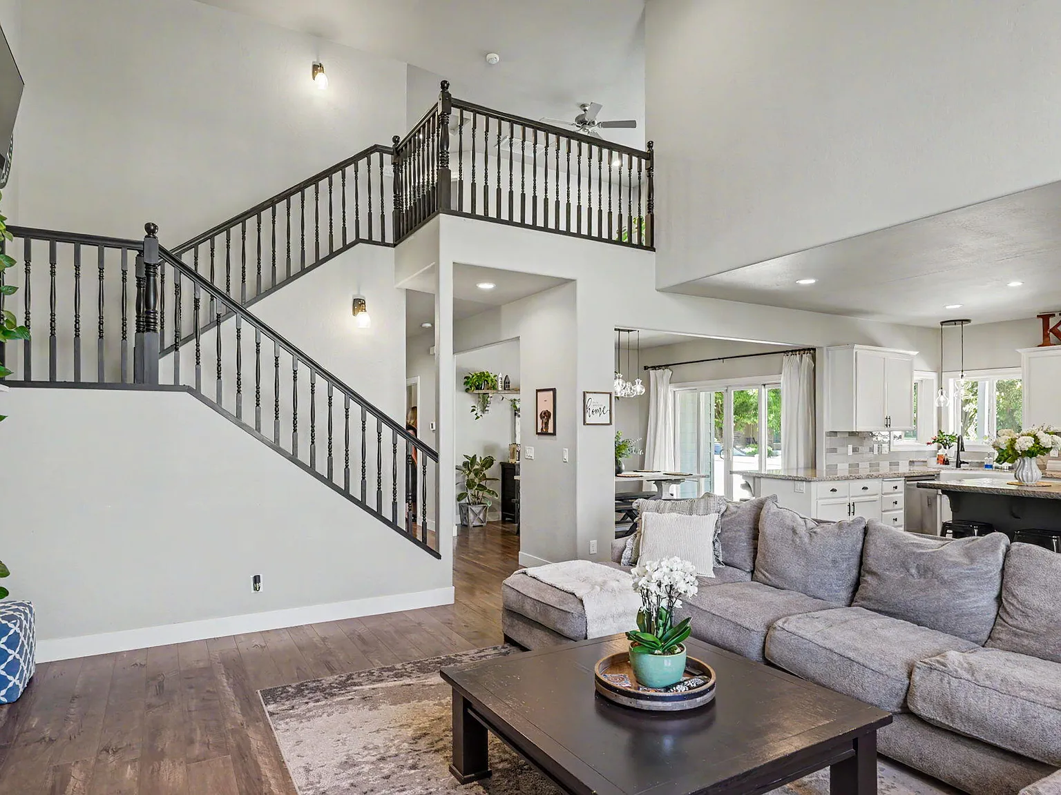 3 bed, 2.5 bath, 2272 sqft, $2,950 — Photo 3
