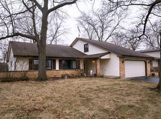 110 Timber Ln, Lindenhurst, IL 60046