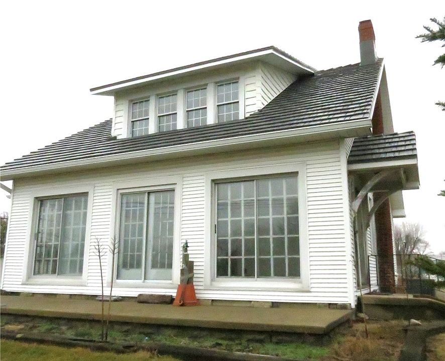 1st image of 102 E Main St